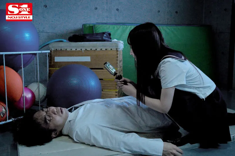 清楚な見た目で性欲モンスター 担任教師にベタ惚れした淫乱少女は…何度も無理やり犯●猟奇的なチ●ポ好き 香水じゅん サンプル画像 4