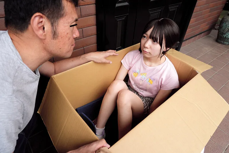 家の前で捨て子を拾ってしまいました…ちびっ子パイパンゆなちゃん145cm 日向由奈 サンプル画像 1