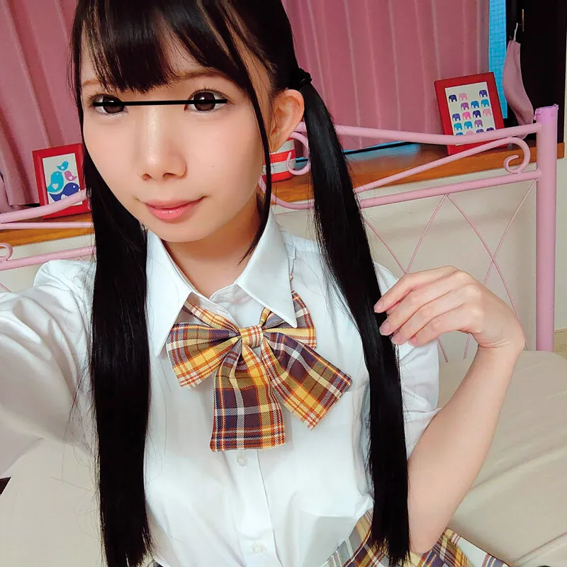 部屋投稿 お家に誰も居ない日を狙って直帰！こっそりパイパンJ●自画撮りオナニー サンプル画像 17