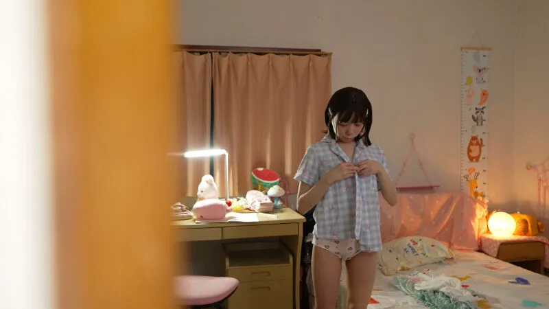 「ママには内緒だよ…」義父と娘のけしからぬ愛の同棲記録。おぼこい身体で、びちょびちょに濡れる 日向由奈 サンプル画像 3