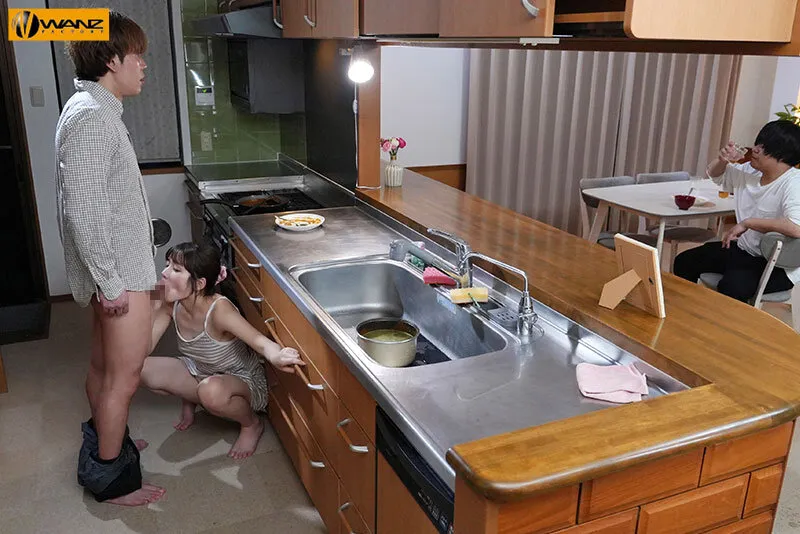 朗らか兄嫁の無防備ノーブラ巨乳を覗いているのがバレて怒りの痴女豹変！勃起チ〇ポ抜きまくりデカ尻杭打ちプレス！！絶頂マ〇コから精子が逆流するまで何度も中出し！ 五日市芽依 サンプル画像 1