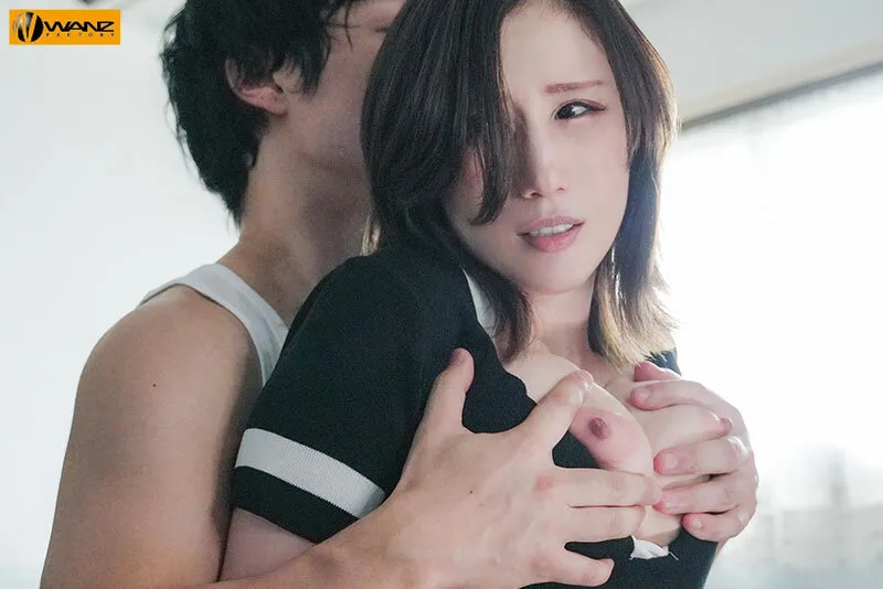 「僕のジュリア様に彼氏が出来たなんて…」隣に住むバツイチおばさんに恋焦がれた10年分の片思いが爆発する異常性欲青年がゴミ部屋で監禁求愛 怯える彼女を媚薬でキメセク調教して汗だく孕ませ同棲交尾しまくった JULIA サンプル画像 1